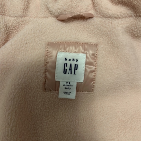 Baby winter puffer jacket from Baby Gap, 0-6M - Picture 2 of 3